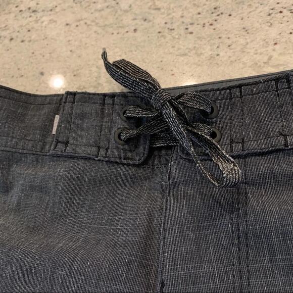 Quick silver high line swim trunks yellow stripe size 32. Tie front with fly. - Picture 5 of 9